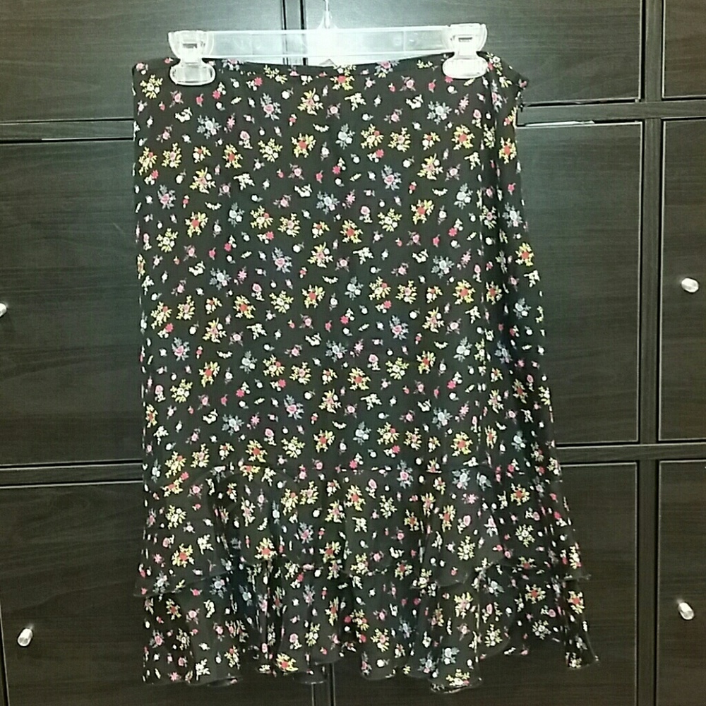 Josephine Chaus 100 % Silk skirt